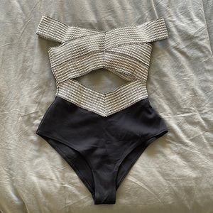 Cut-out One Piece Bathing Suit